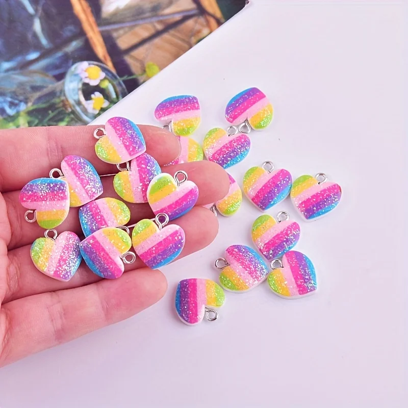 Resin Art Engagement - 10 個のカラフルなハート樹脂チャームかわいい混合色のラブハートペンダント DIY ジュエリー作りイヤリングクラフトアクセサリー