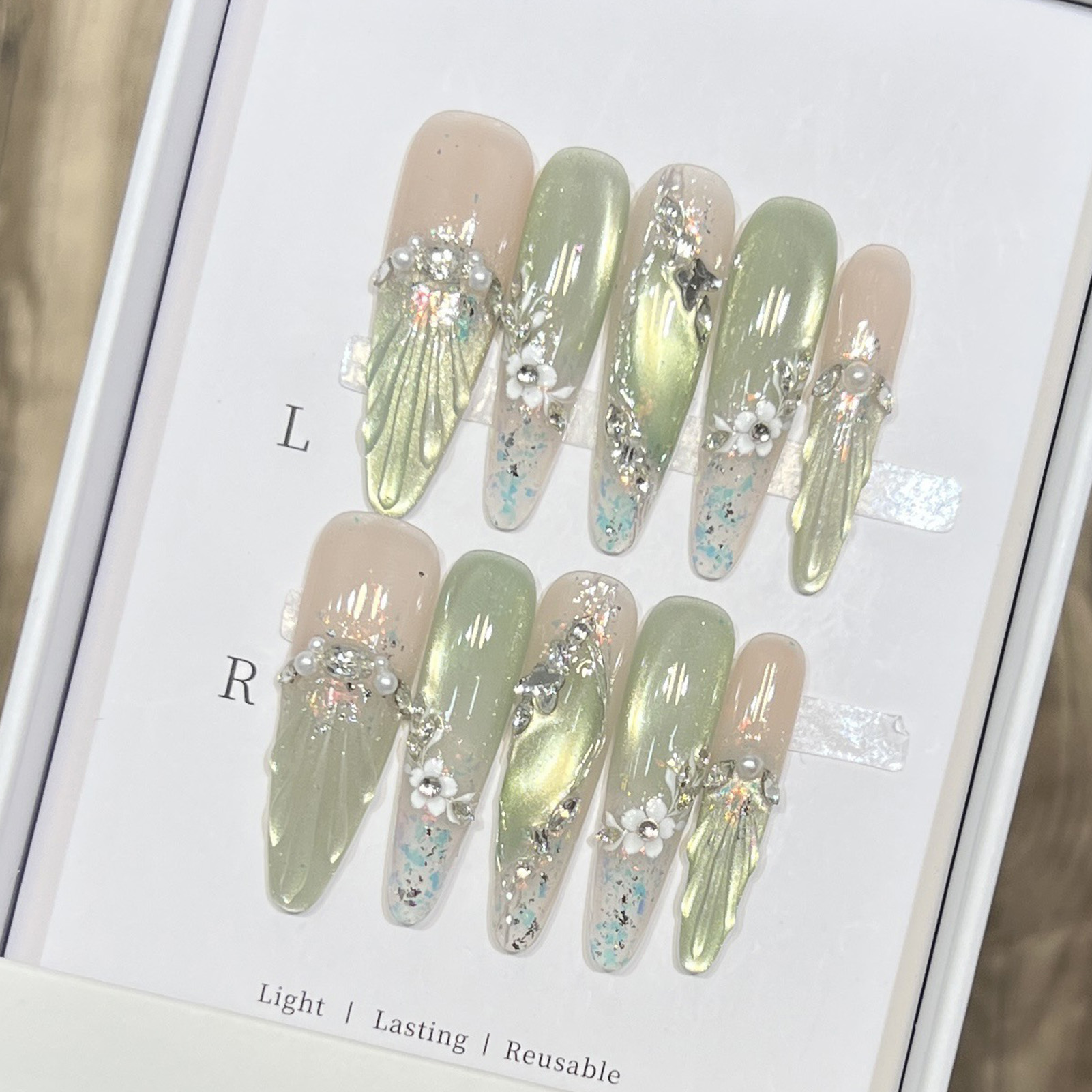 Resin Art Flower - 10枚入りロングアーモンド型フェイクネイルチップ、グリーンキャッツアイ、ハンドメイドフレンチプレスオンネイル、フラワーパールデザイン、取り外し可能な付け爪