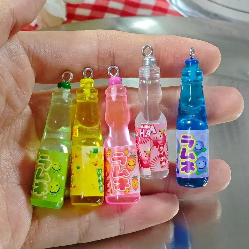 Resin Art Engagement - 10個入り 小さなソーダボトル レジンチャーム 可愛い飲料ボトルペンダント DIYクラフトアクセサリー イヤリング