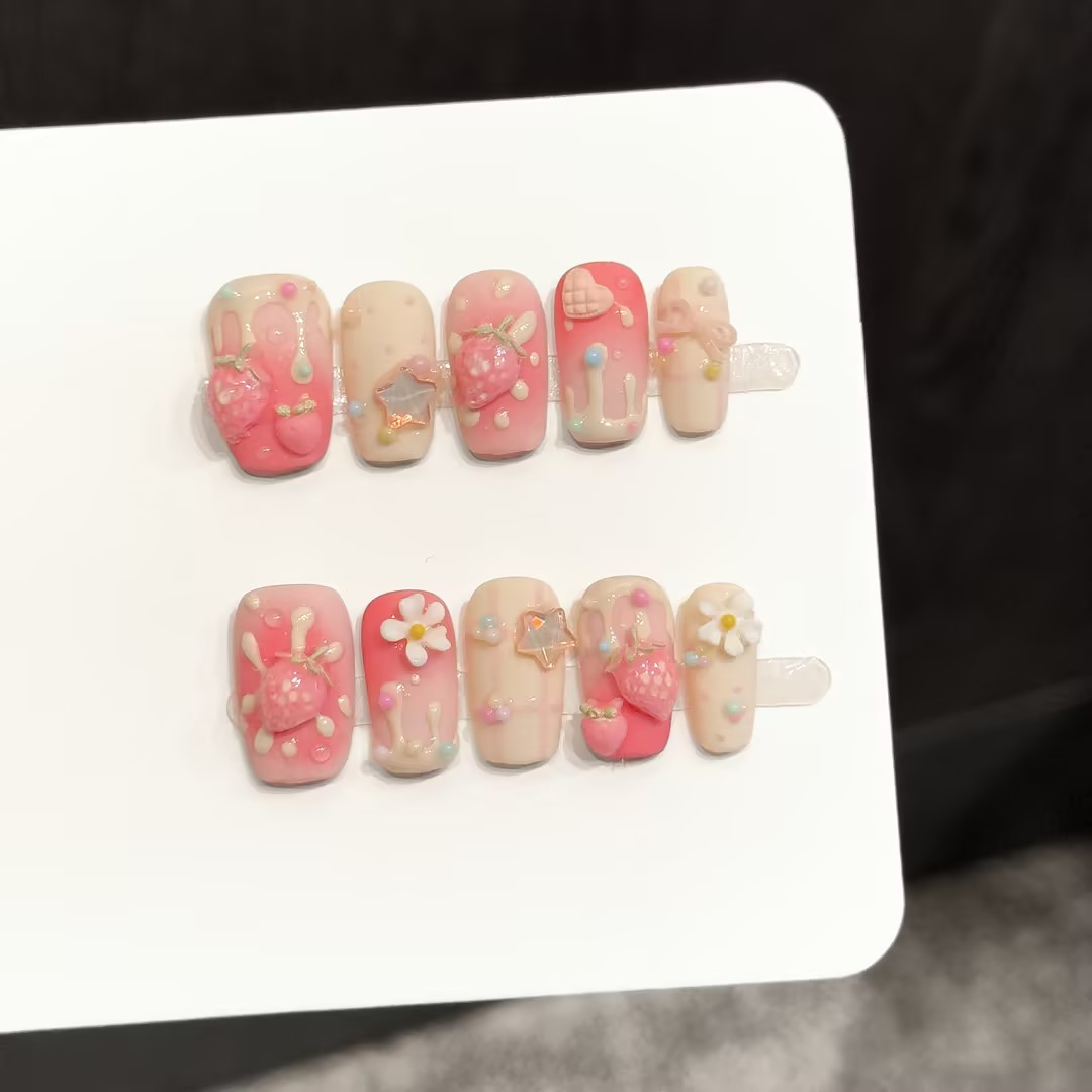 Resin Art Flower - 10個入りスクエア型ハンドメイドつけ爪、3Dストロベリーフラワーと星柄、柔らかくて可愛い、フェスティバルやパーティー、普段使いに最適