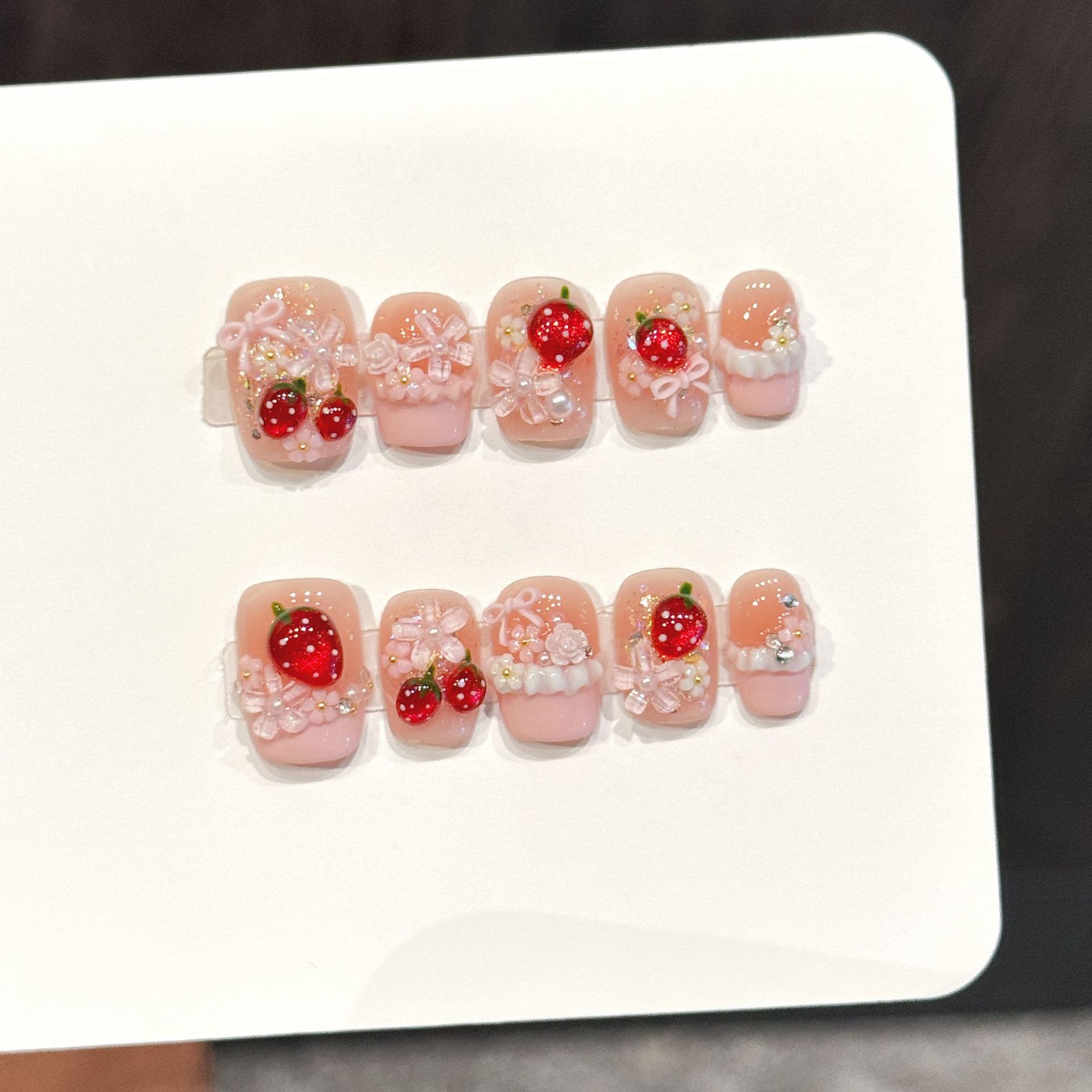 Resin Art Flower - 10個入り キュートな赤いイチゴの付け爪 ピンクのリボン 花 パール装飾 フレンチ