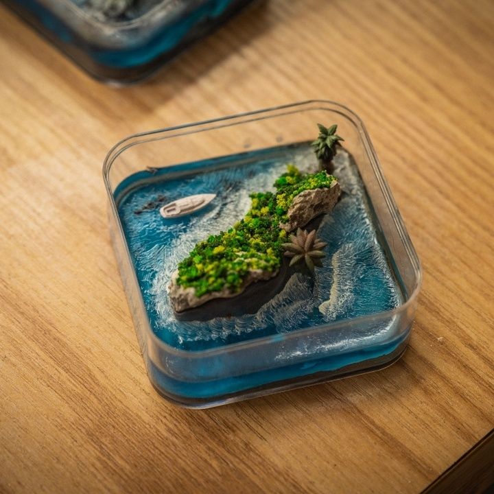 手作りのファロー諸島のマイクロ島、コレクターのデスクに置くた - Resin Art Ideas のレビューと価格