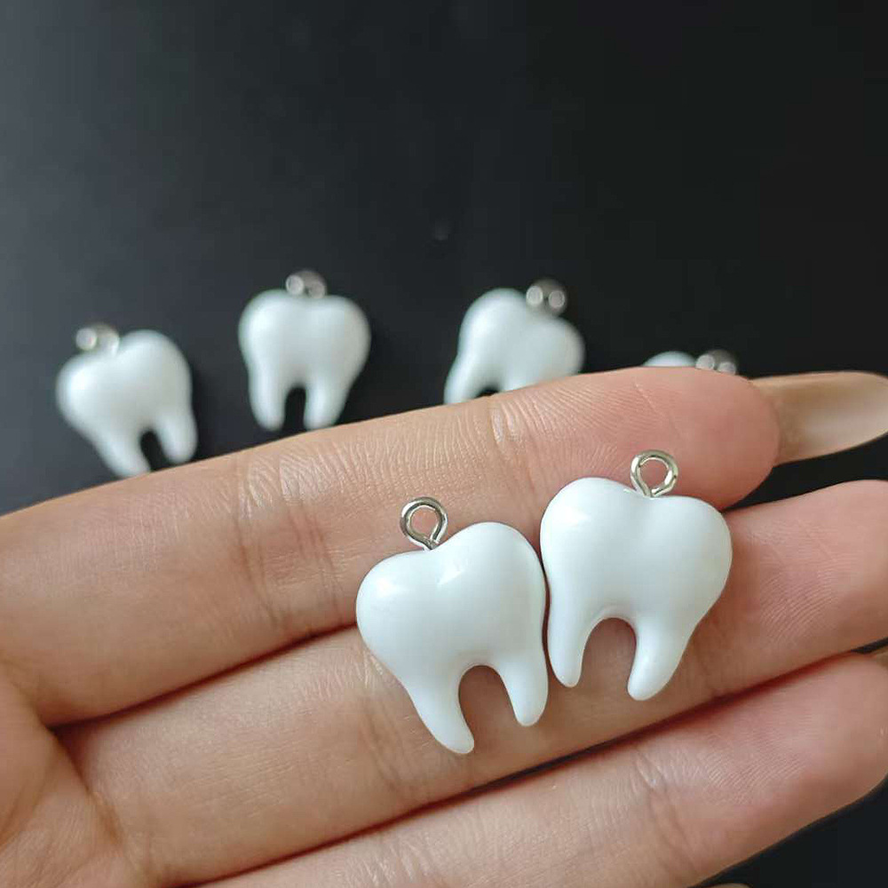 10 個かわいい白い歯樹脂ペンダント小さな歯チャームジュエリ - Resin Art Engagement のレビューと価格