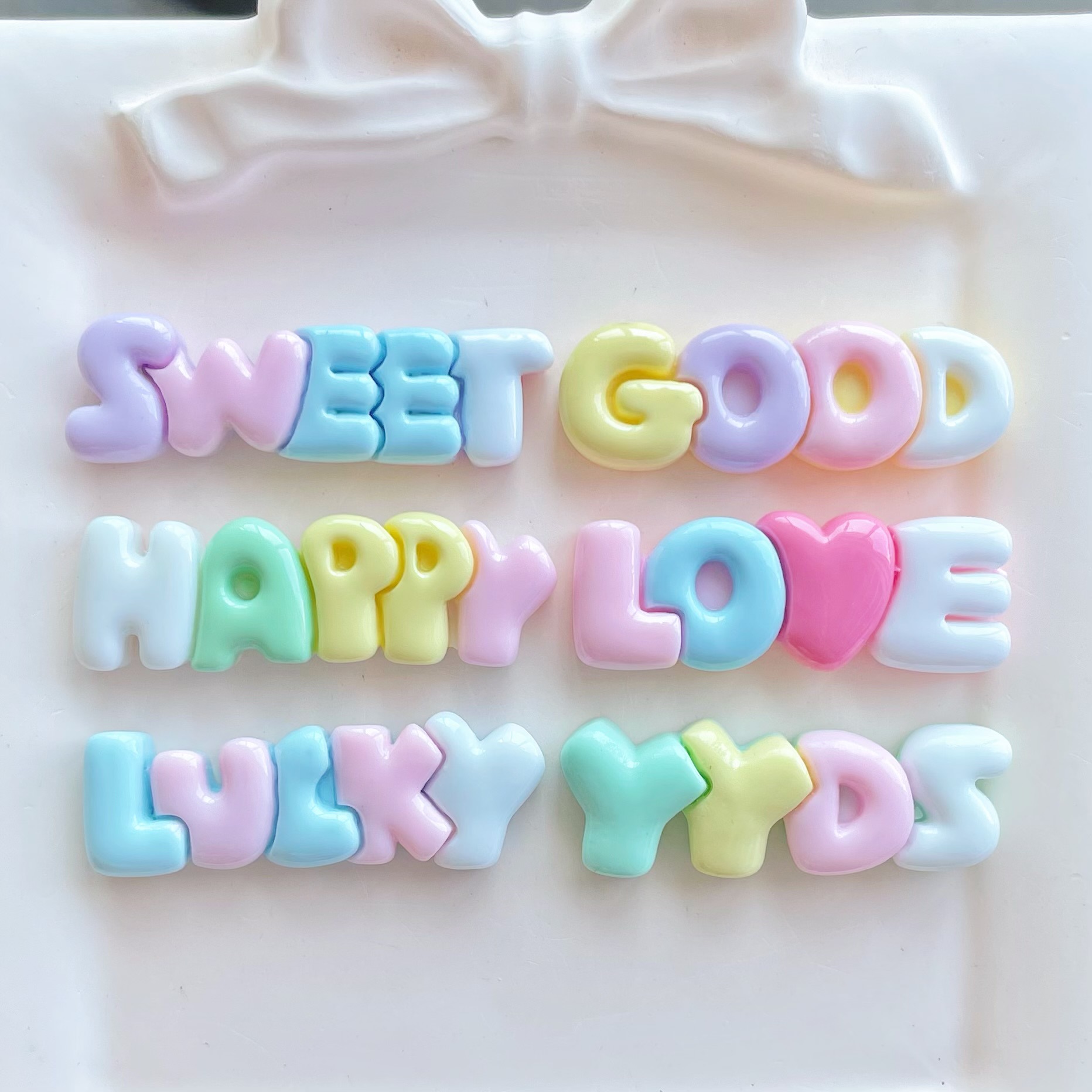 ワイドレジンパッチイヤリング,レタリング,ヘアピン,キーチェ - Resin Art Letter Keychain のレビューと価格