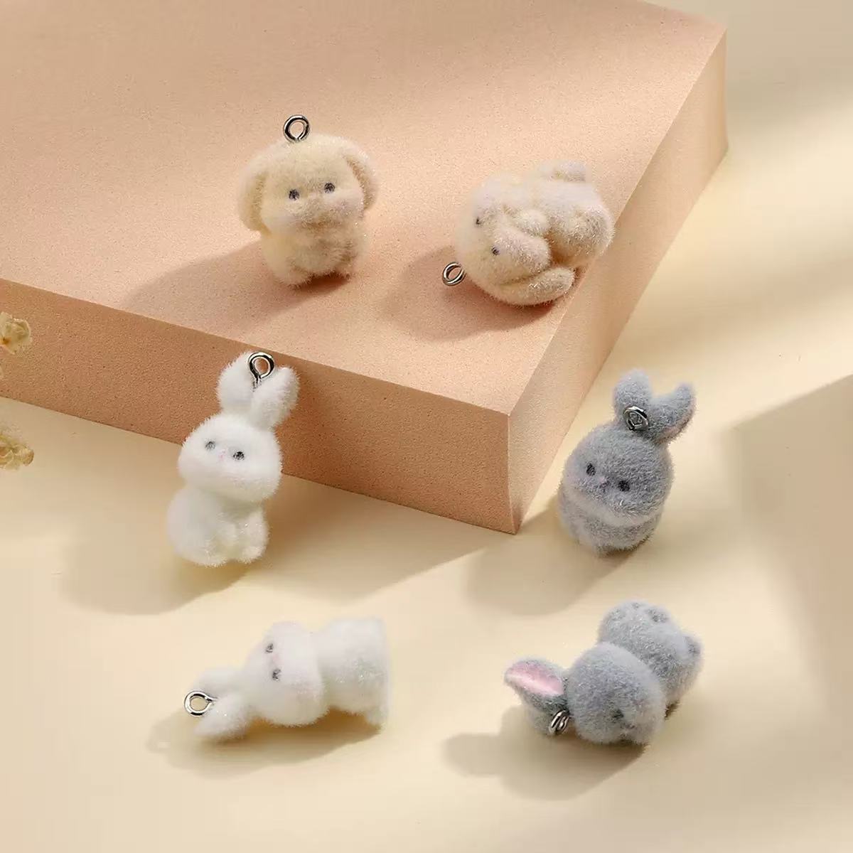 10個入り フロッキング加工 小さなウサギ レジンチャーム  - Resin Art Engagement のレビューと価格