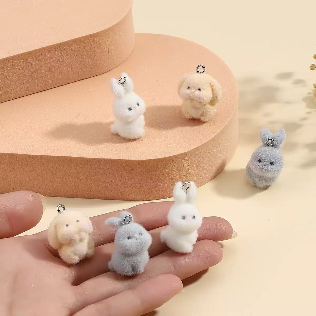 10個入り フロッキング加工 小さなウサギ レジンチャーム  - Resin Art Engagement のレビューと価格